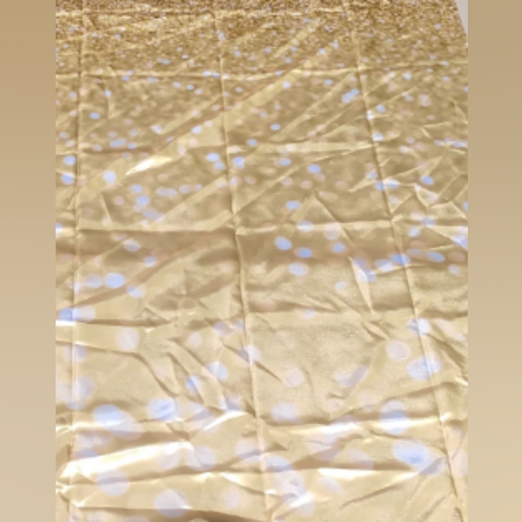 Decorative backdrop cloth with the design shown will come unopened (4E) - Picture 6 of 16